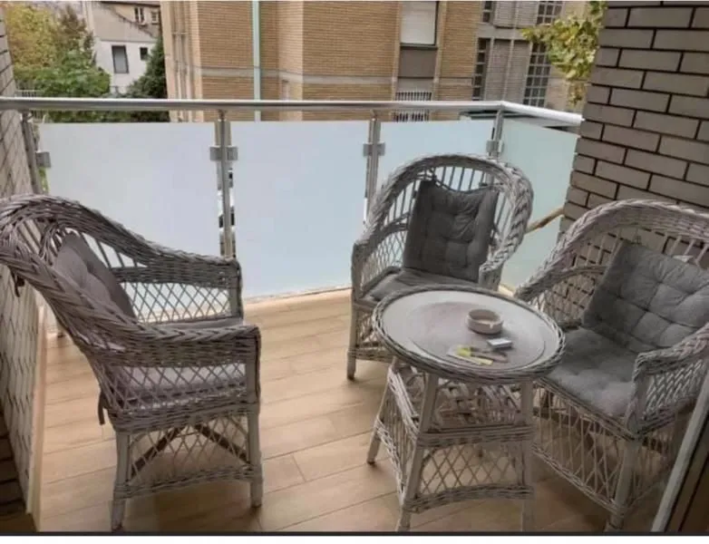 Izdavanje, četvorosoban stan, 100m², Vračar Sve Podlokacije, Beograd