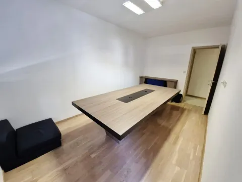 Izdavanje, trosoban stan, 75m², City Kvart, Podgorica - image 24