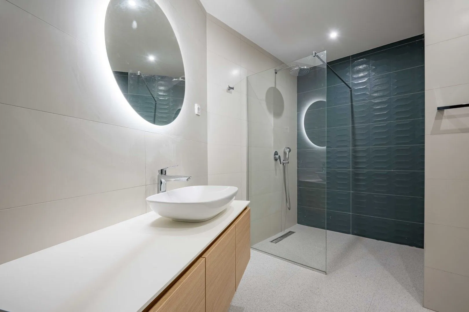 Sale, one bedroom apartment, 60m², Bečići, Budva