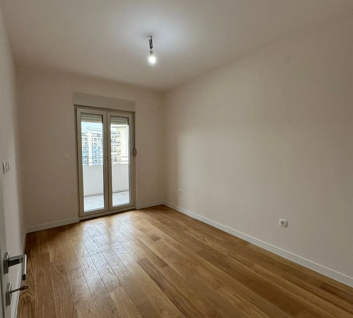 Izdavanje, jednosoban stan, 49m², Central Point, Podgorica