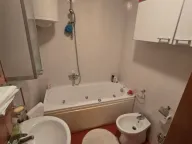 Izdavanje, trosoban stan, 115m², Stari Aerodrom, Podgorica - image 13