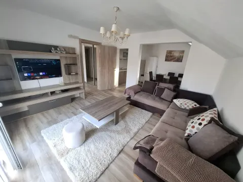 Izdavanje, stan, 65m², Tivat, Crna Gora - image 1