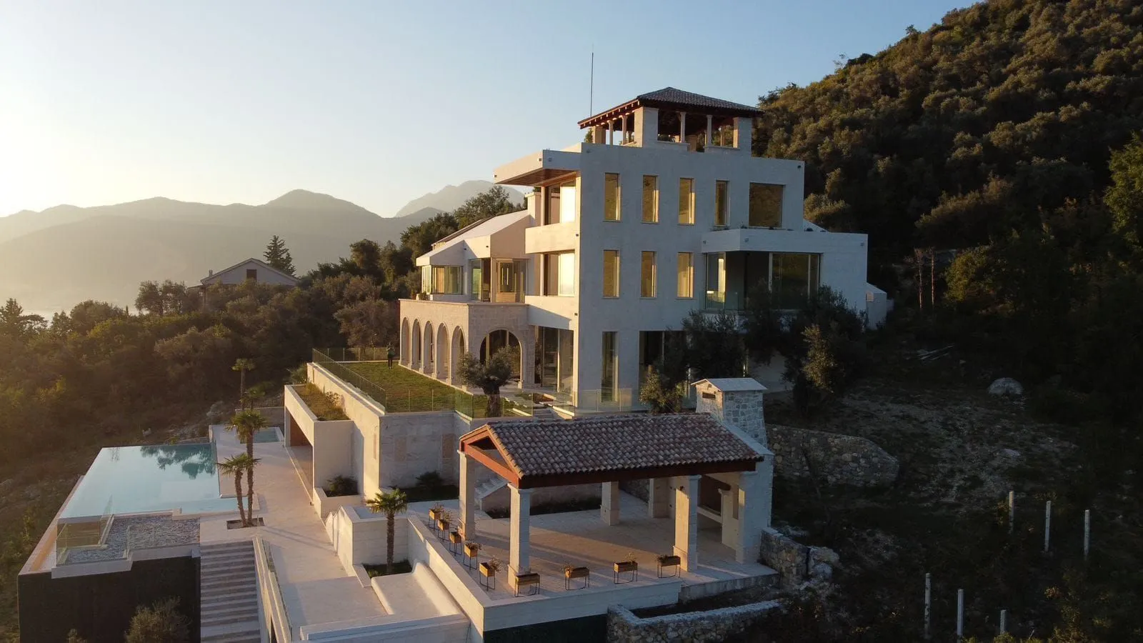 Sale, house, 1400m², Donja Lastva, Tivat