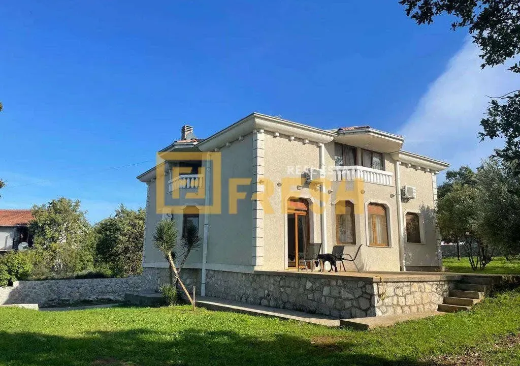 Izdavanje, kuća, 300m², Vranići, Podgorica