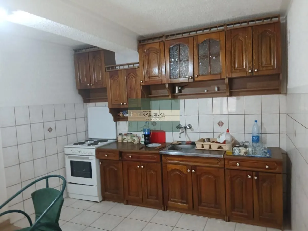 Sale, house, 536m², XI Kongres, Paraćin