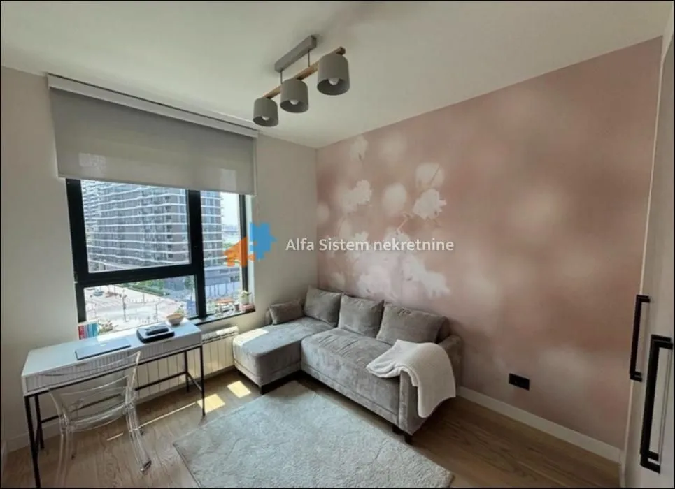 Izdavanje, trosoban stan, 80m², Savski Venac, Beograd