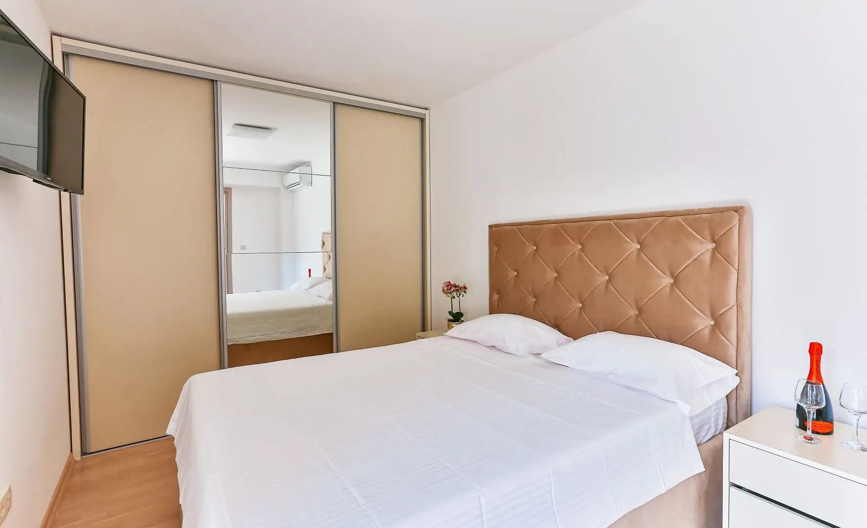 Rent, two bedroom apartment, 75m², Centar, Budva