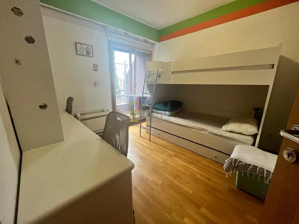 Prodaja, trosoban stan, 136m², Centar, Podgorica