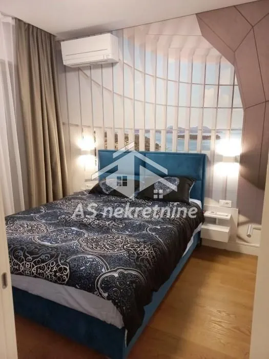 Izdavanje, dvosoban stan, 55m², Savski Venac, Beograd