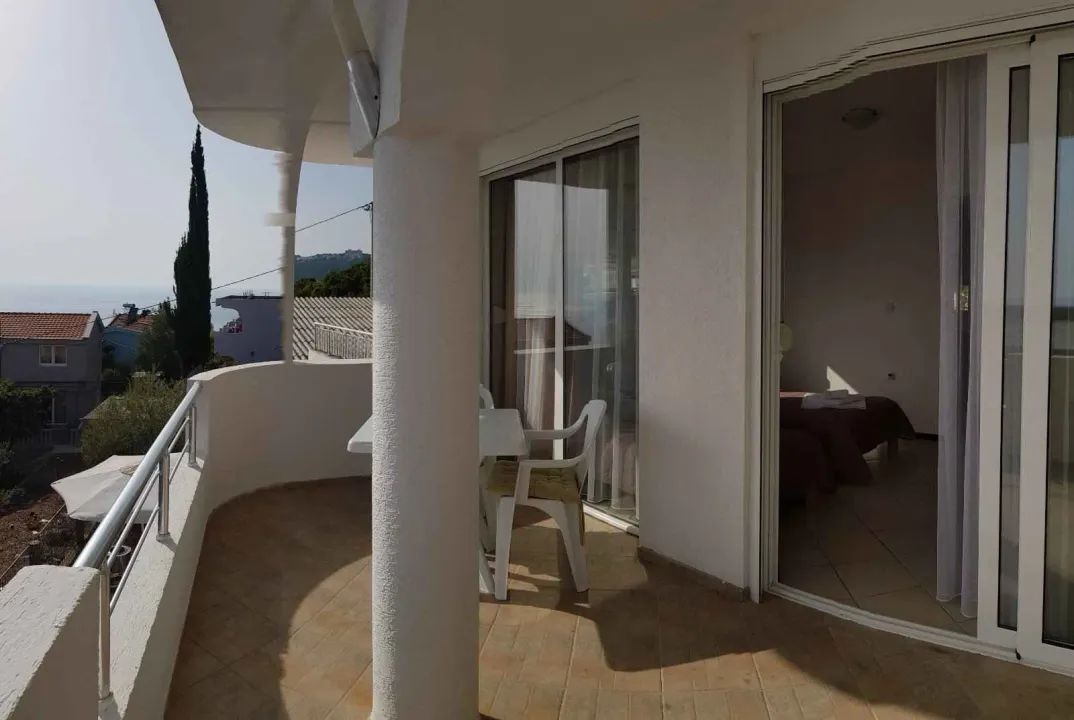 Prodaja, jednosoban stan, 77m², Dobra Voda, Bar