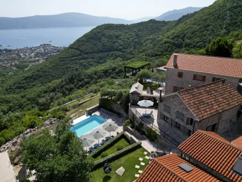 Prodaja, kuća, 293m², Tivat, Crna Gora - image 1