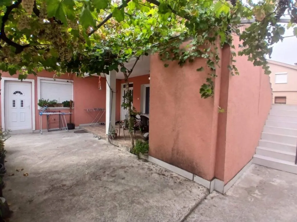 Prodaja, kuća, 200m², Zelenika, Podgorica