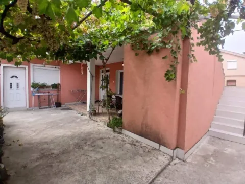 Prodaja, kuća, 200m², Zelenika, Podgorica - image 3