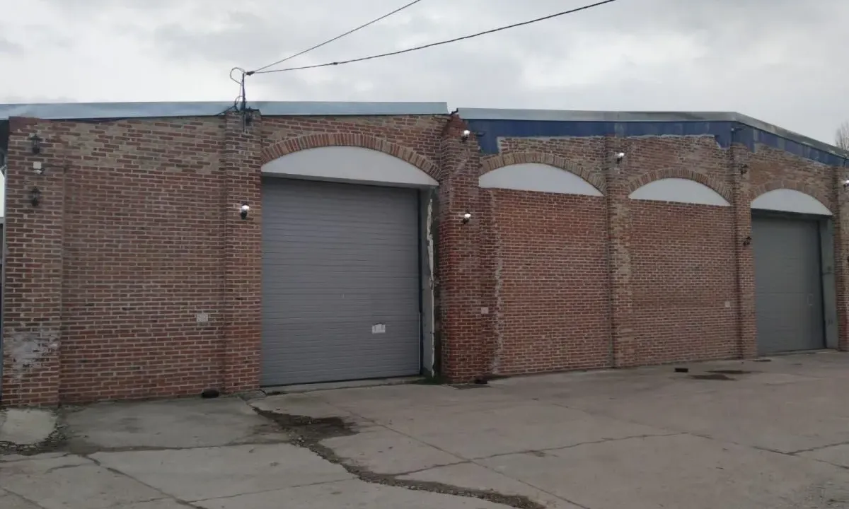 Izdavanje, poslovni prostor, 1180m², Surčin, Beograd