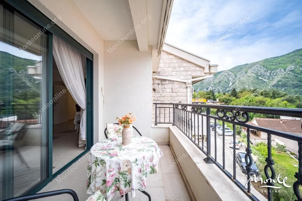 Prodaja, dvosoban stan, 109m², Dobrota, Kotor