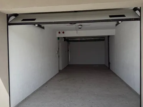 Rent, two bedroom apartment, 83m², Tripovići, Tivat - image 18