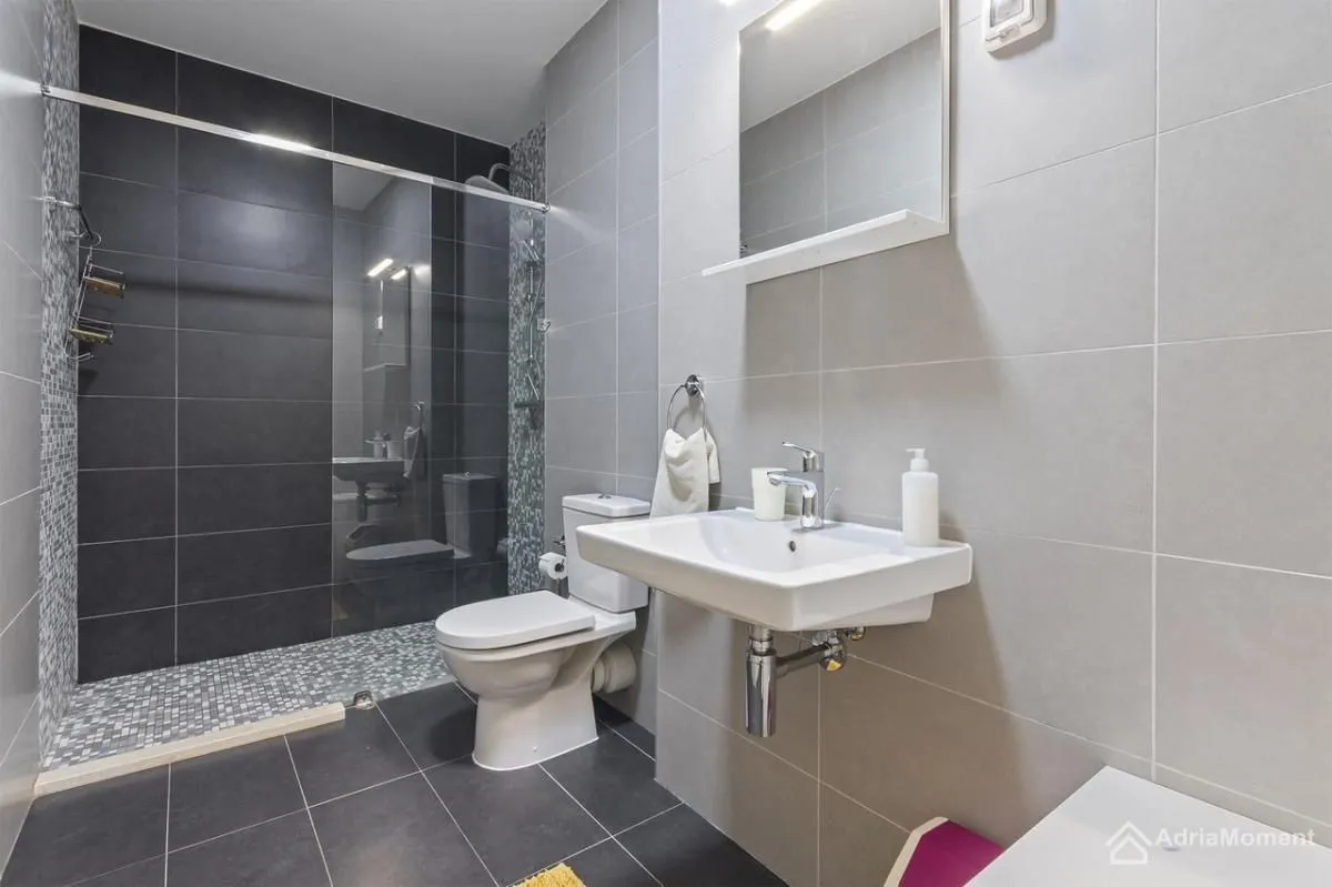 Prodaja, trosoban stan, 97m², Morinj, Kotor