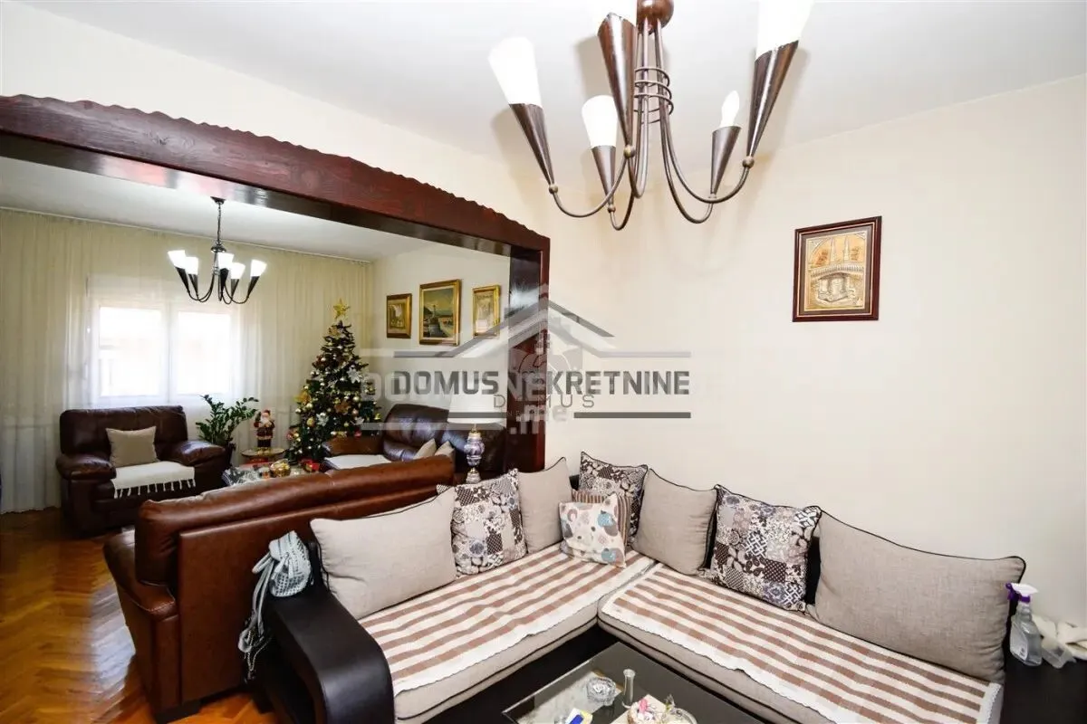 Prodaja, kuća, 230m², Stari Aerodrom, Podgorica