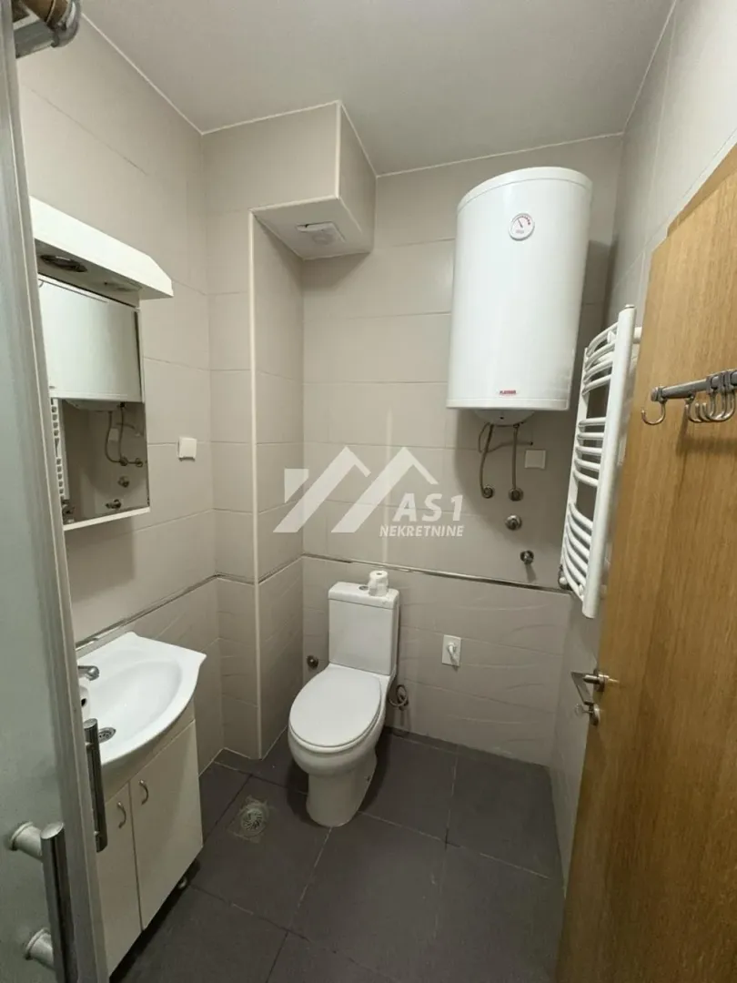Izdavanje, trosoban stan, 60m², Rotkvarija, Novi Sad Sve Podlokacije