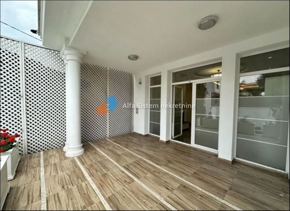 Rent, house, 510m², Čukarica, Beograd