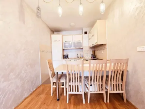 Izdavanje, dvosoban stan, 60m², Stari Aerodrom, Podgorica - image 2