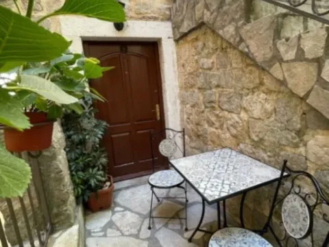 Izdavanje, jednosoban stan, 40m², Stari Grad Kotor, Kotor - image 9