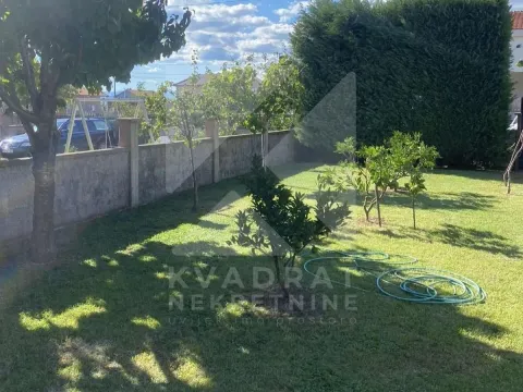 Izdavanje, kuća, 240m², Karaburško Polje, Podgorica - image 14