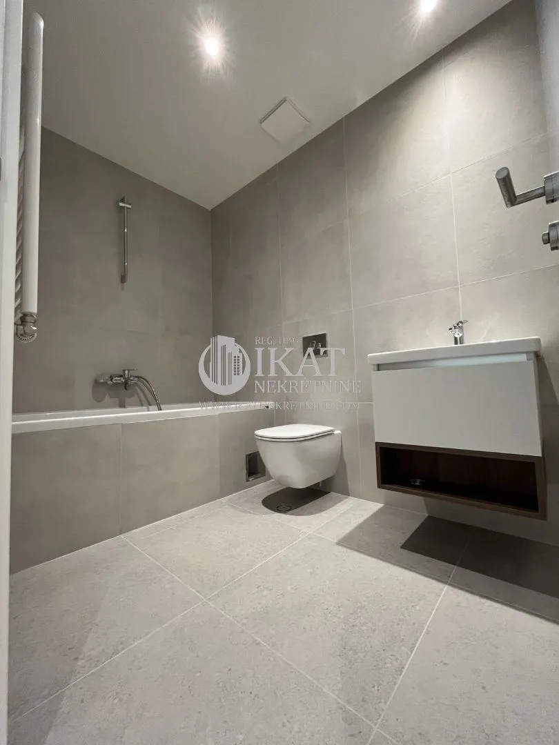 Izdavanje, trosoban stan, 111m², Savski Venac, Beograd