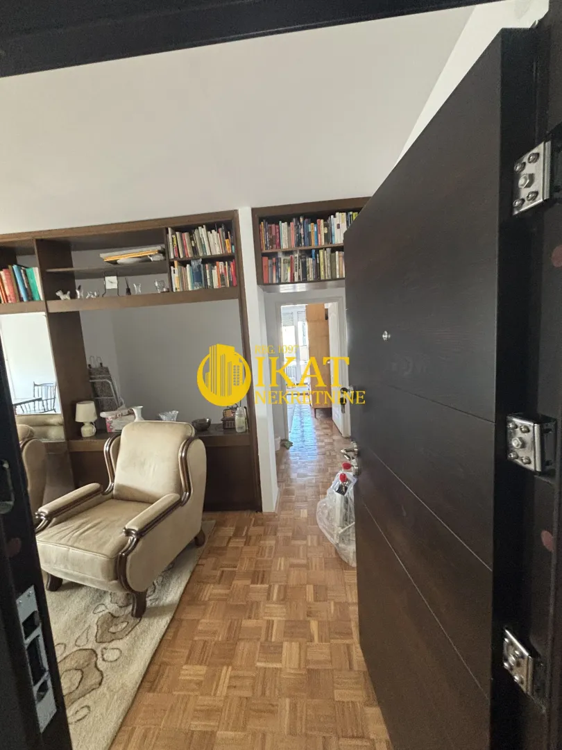 Izdavanje, četvorosoban stan, 120m², Voždovac Sve Podlokacije, Beograd