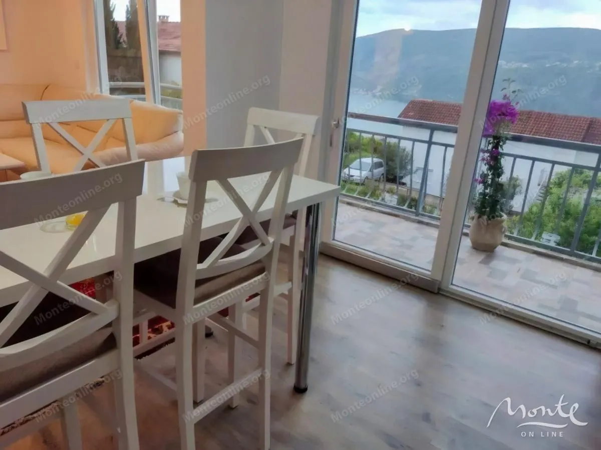 Prodaja, dvosoban stan, 65m², Herceg Novi, Crna Gora