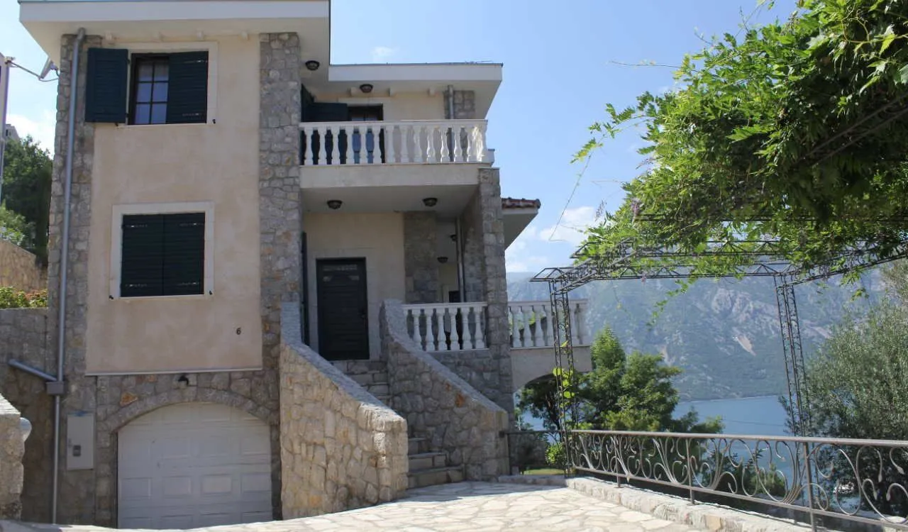 Sale, house, 235m², Kostanjica, Kotor