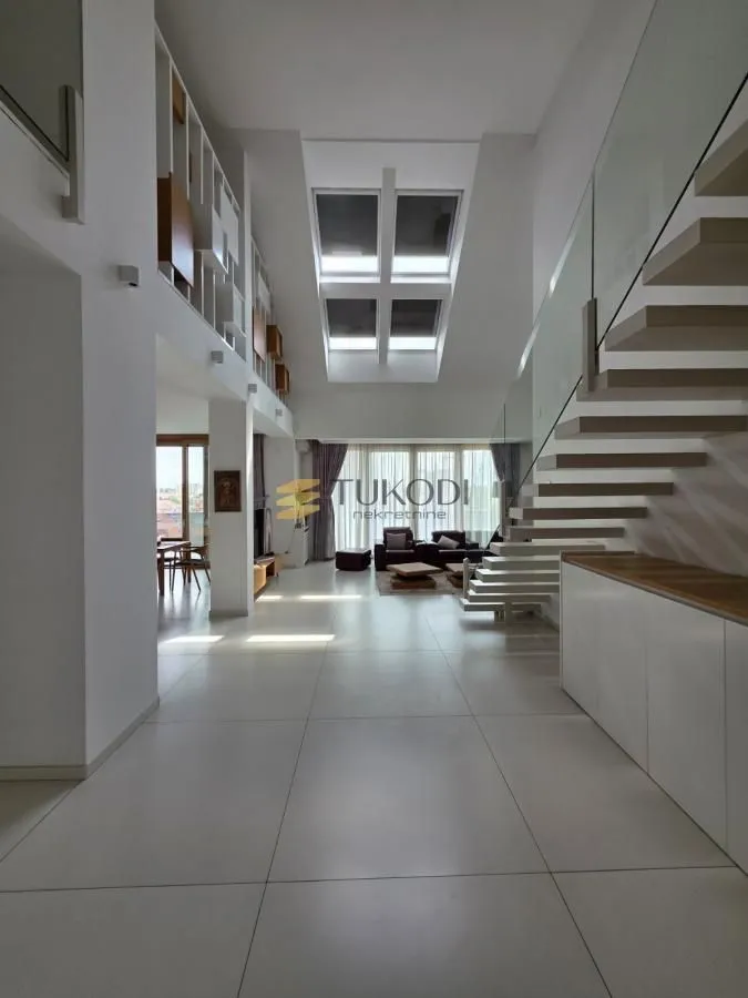 Prodaja, stan, 352m², Centar, Novi Sad