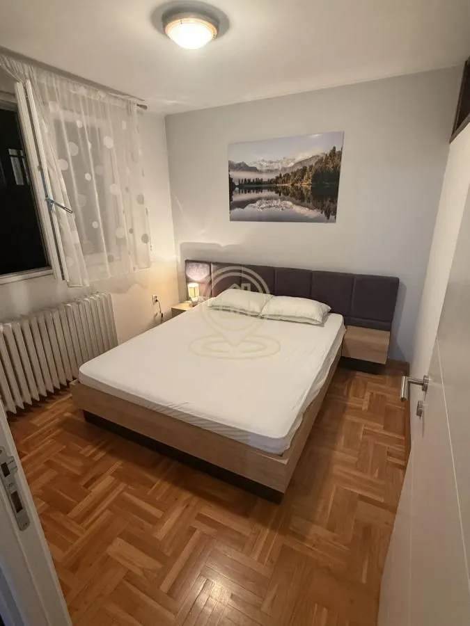 Izdavanje, trosoban stan, 47m², Stari Grad, Beograd