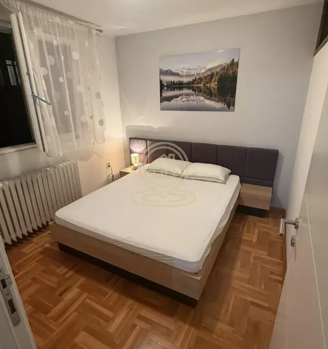 Izdavanje, trosoban stan, 47m², Stari Grad, Beograd
