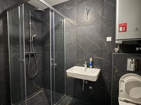 Izdavanje, dvosoban stan, 64m², Tološi, Podgorica - image 7