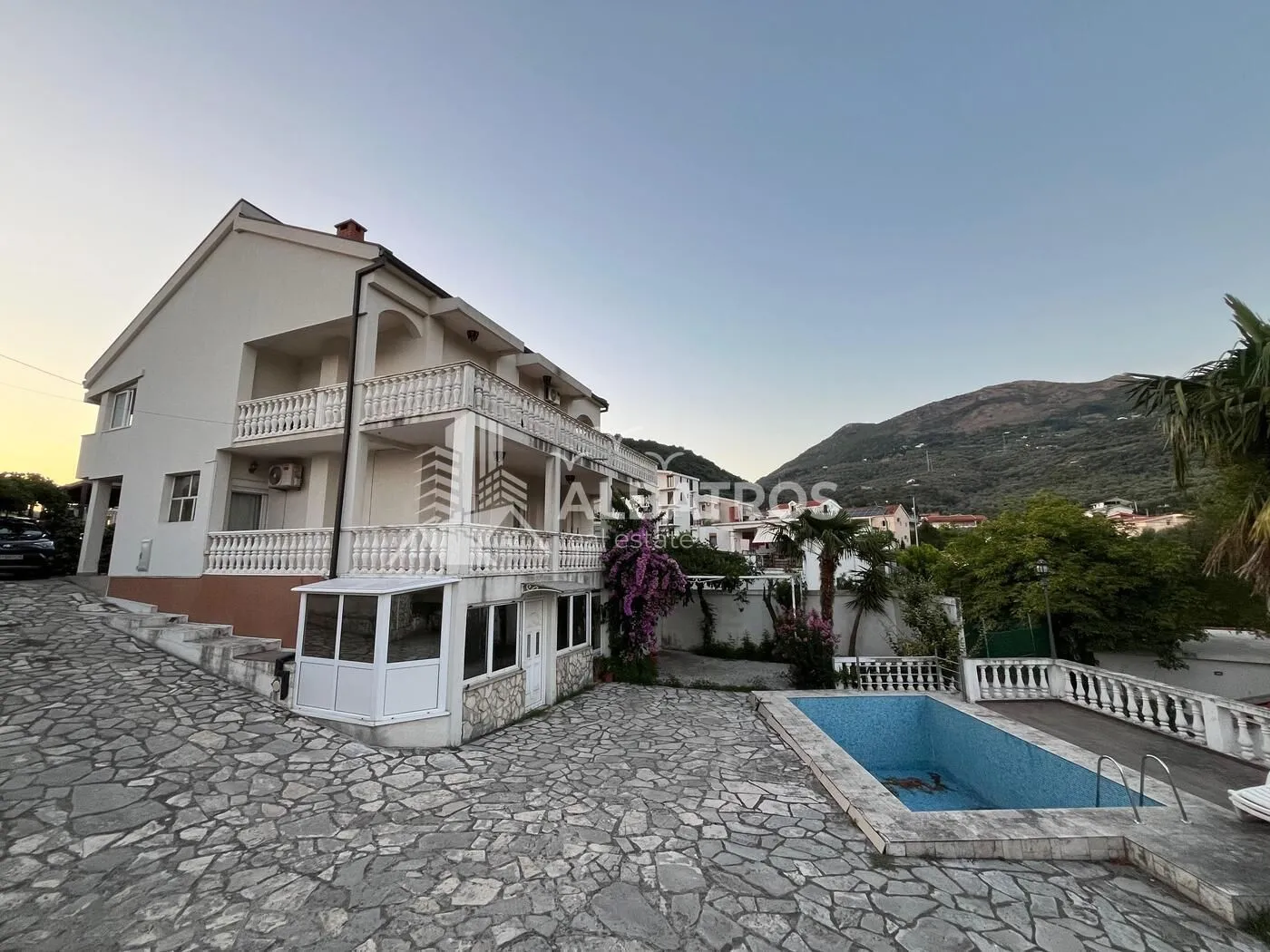 Prodaja, kuća, 350m², Bar, Crna Gora