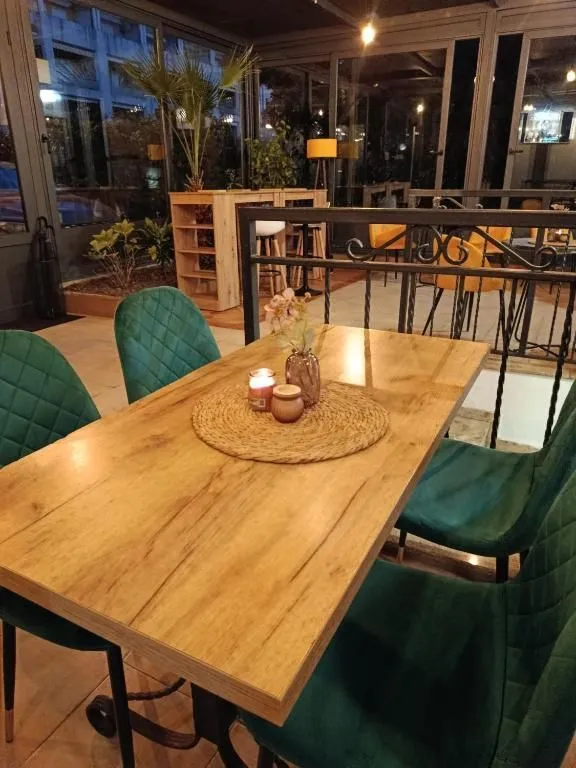 Rent, hospitality venue, 500m², Dobrota, Kotor