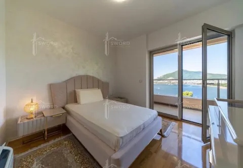 Bedroom with a double bed and a sea view. - image 6