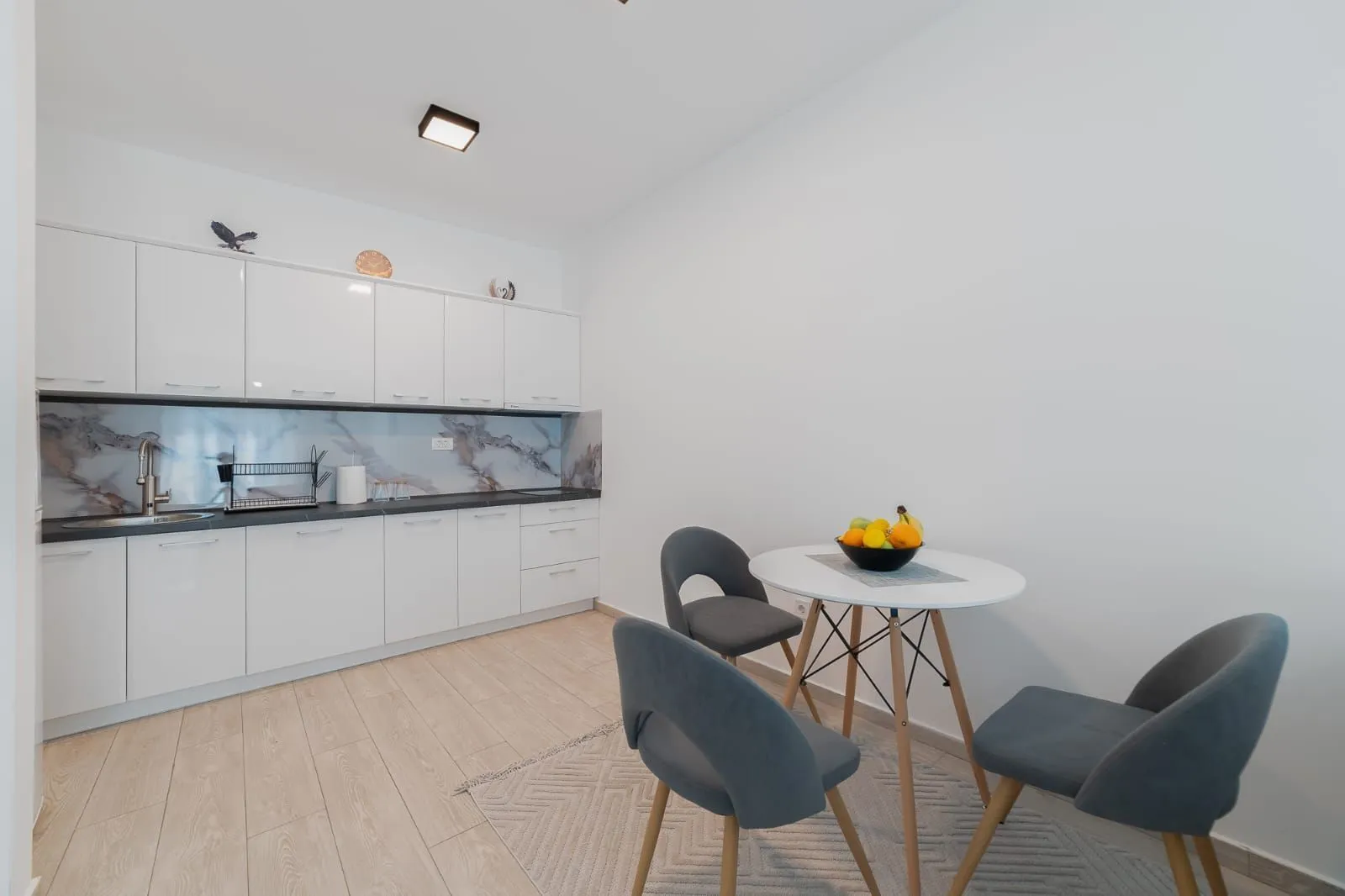 Izdavanje, jednosoban stan, 57m², Bečići, Budva