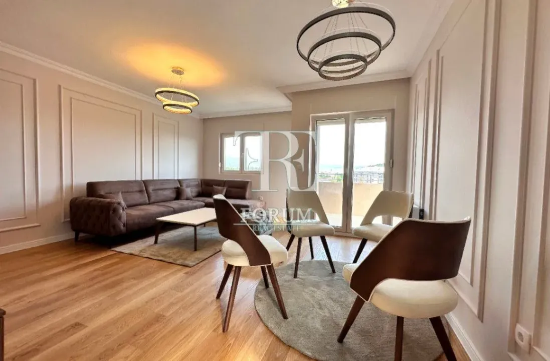 Izdavanje, dvosoban stan, 72m², Central Point, Podgorica