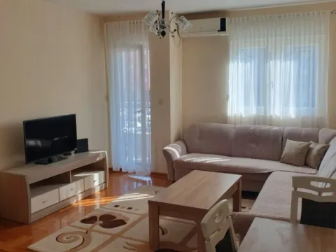Izdavanje, dvosoban stan, 56m², Stari Aerodrom, Podgorica - image 10