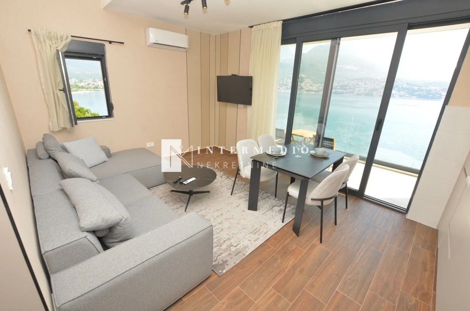 Prodaja, dvosoban stan, 61m², Njivice, Herceg Novi