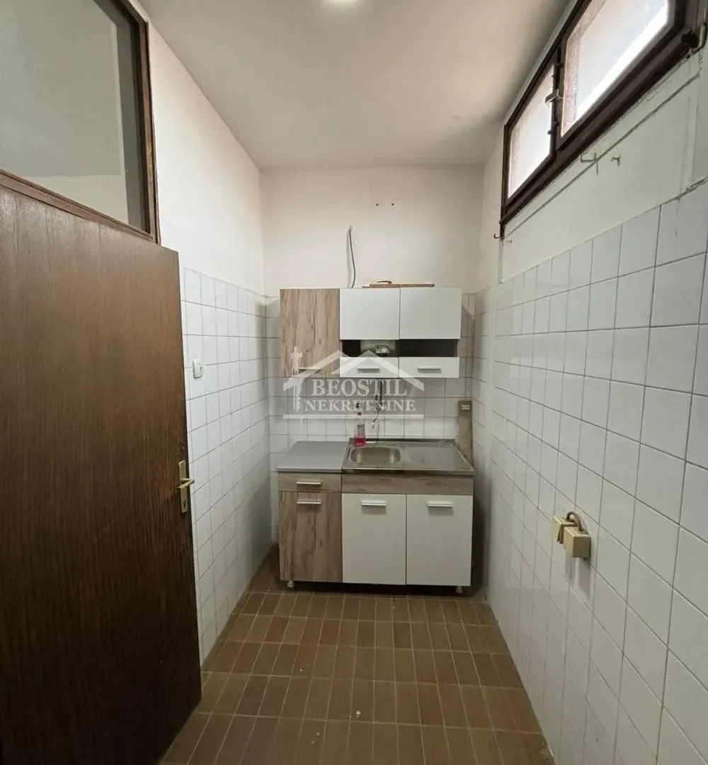 Rent, office space, 260m², Kluz, Zvezdara Sve Podlokacije