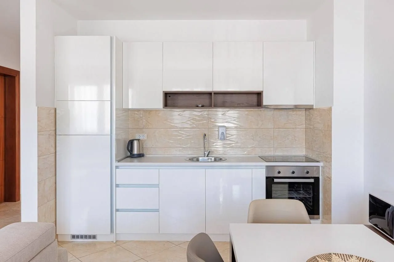 Rent, one bedroom apartment, 72m², Bečići, Budva