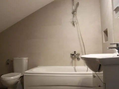 Izdavanje, dvosoban stan, 100m², Centar, Tivat - image 6