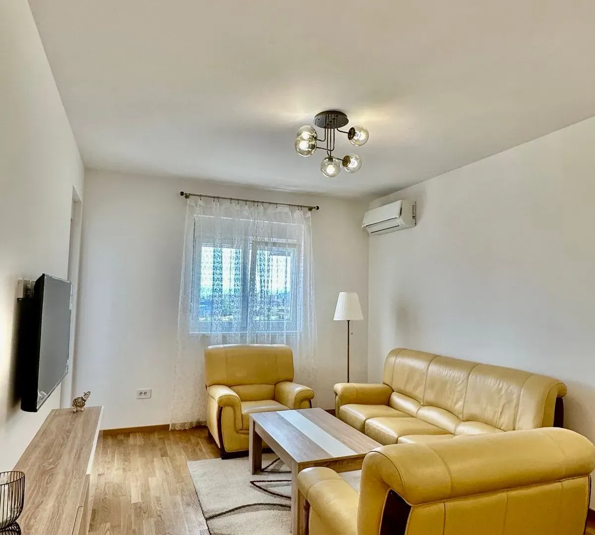 Izdavanje, dvosoban stan, 47m², Stari Aerodrom, Podgorica