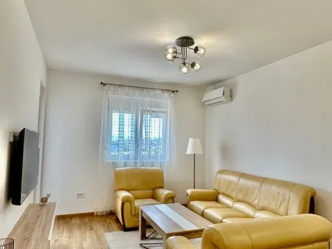 Izdavanje, dvosoban stan, 47m², Stari Aerodrom, Podgorica - image 2