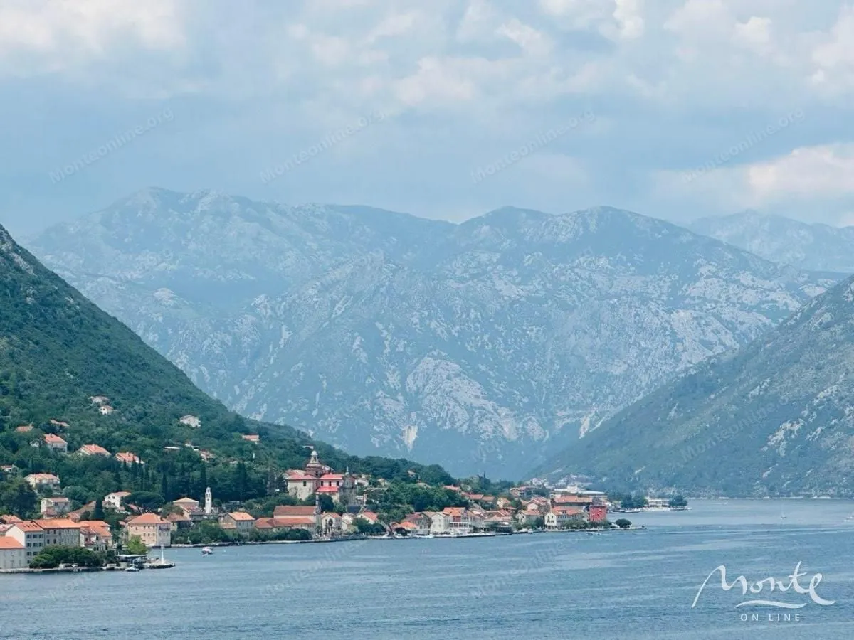 Prodaja, dvosoban stan, 81m², Dobrota, Kotor