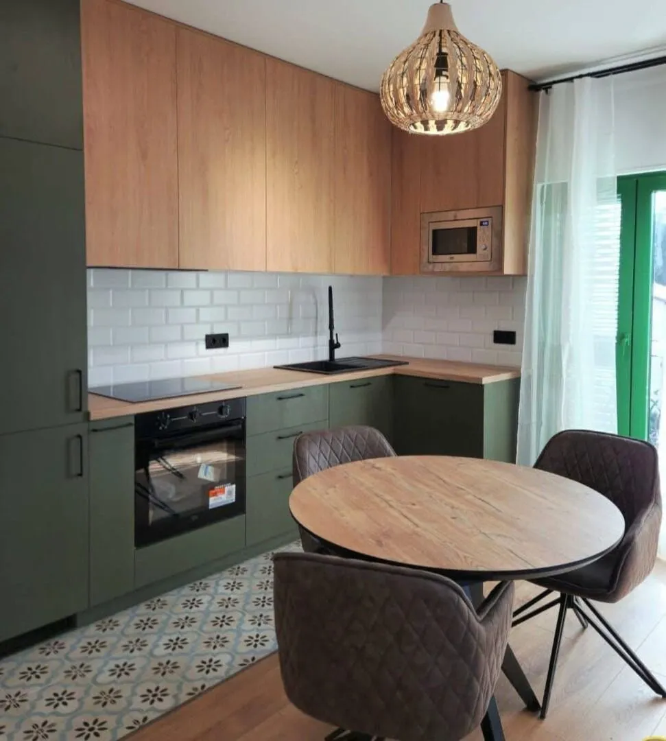 Izdavanje, dvosoban stan, 100m², Donja Lastva, Tivat