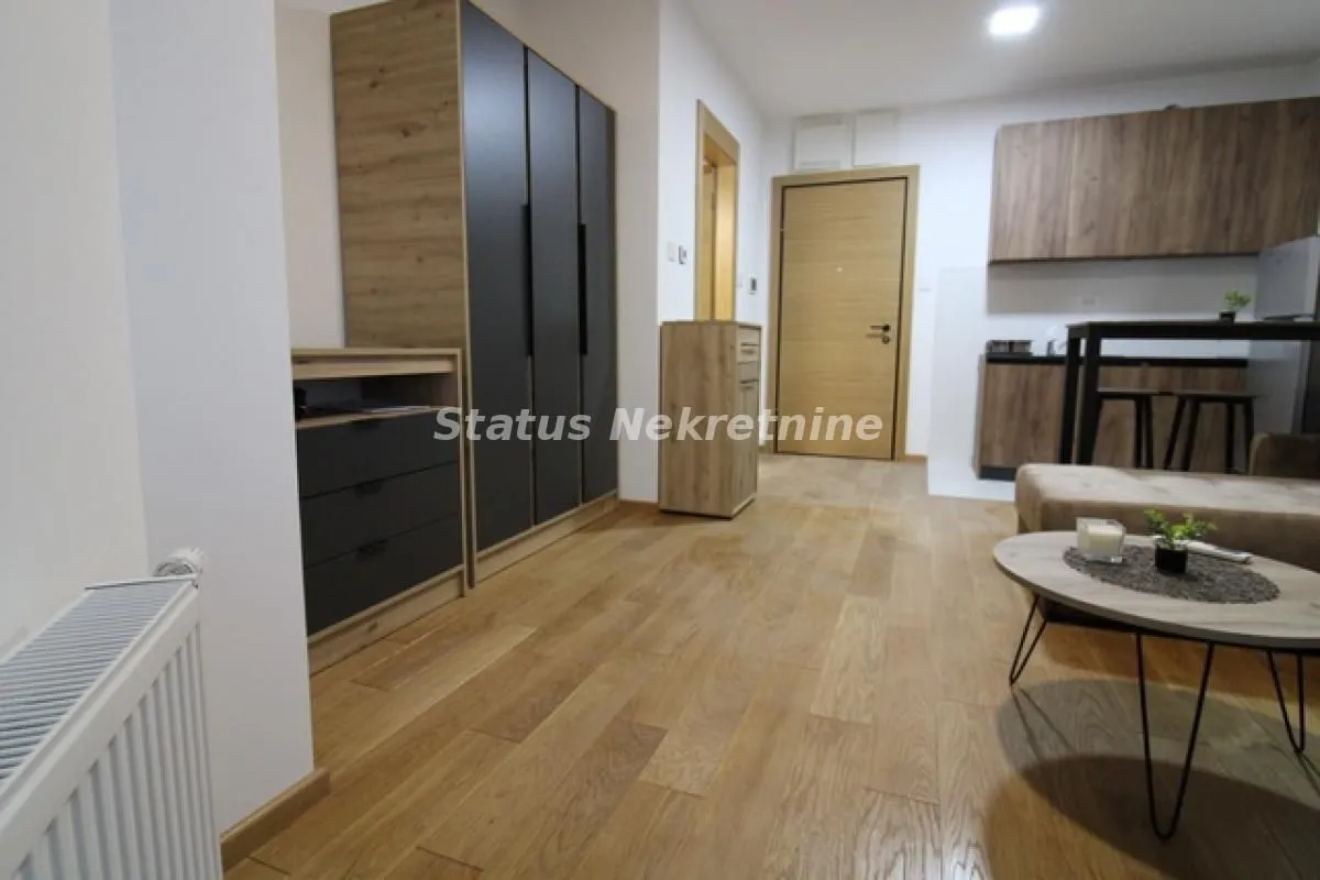 Izdavanje, garsonjera, 28m², Bulevar Oslobodjenja, Novi Sad Sve Podlokacije